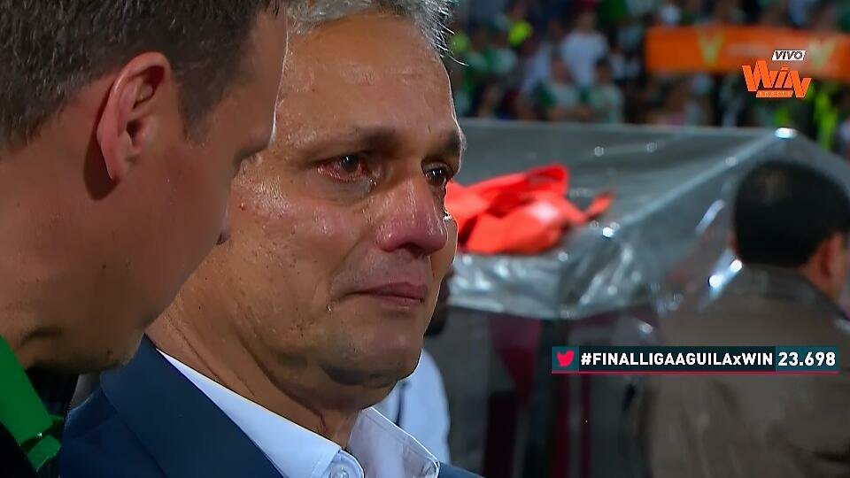 atlnacionalcol's tweet photo. ¡GRACIAS REINALDO RUEDA POR 7 TITULOS! 
Todo indica que no seguira en Nacional. 
#GraciasProfeRueda https://t.co/MCryccIMGm