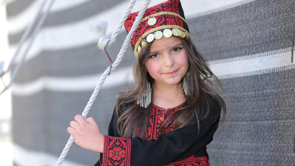 مهما حارت الأشياء من حولك .. مهما ظننت أن أقدارك ستتجه لمسار لا ترغبه ، تذكر أن الله حكيم رحيم.. يرحمك ويسيّر حياتك للخير والرضا، وسيرضيك👌😍