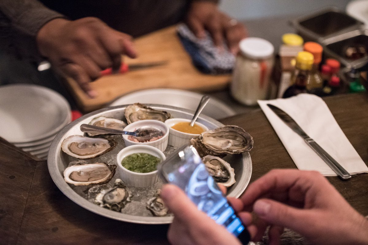 Picture perfect oysters and cocktails every time. Open daily 4pm-2am. #barsazerac #hamont #frenchquarter ⚜️(photo by <a href="/lucaijohnson/">Lucaij</a>)