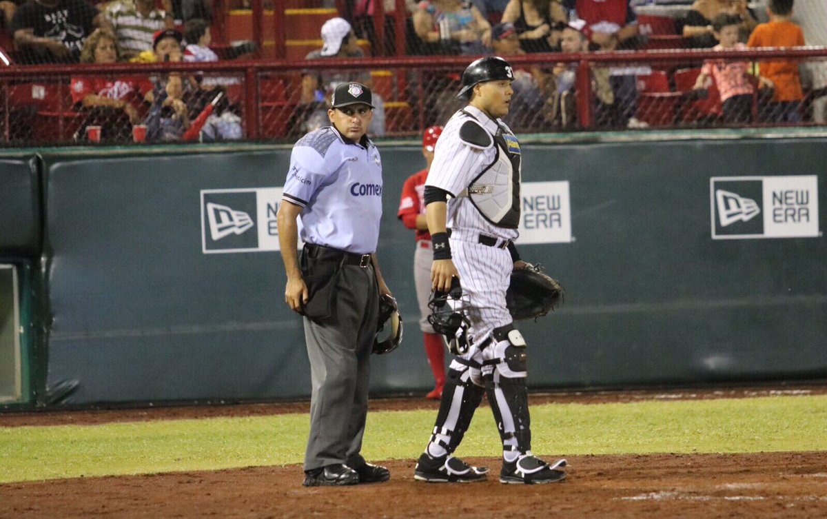 GuerrerosOax's tweet photo. Nuestro catcher @erikrod37 ya trabaja detrás del plato por la #ZonaSur #SomosGuerreros⚔️ 💯%#Mexicanos🇲🇽 https://t.co/1hb0NpFVMI