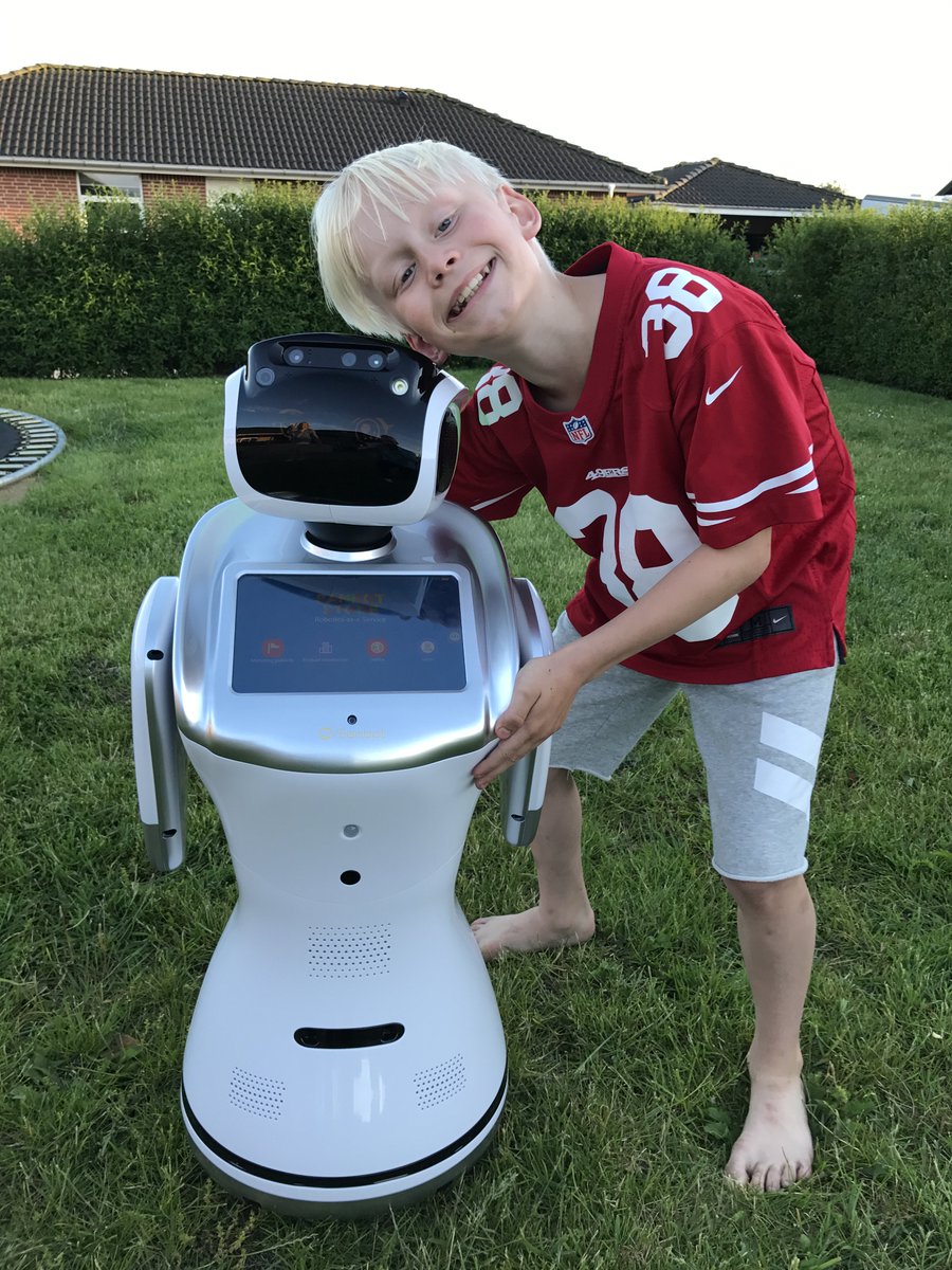 Sanbot_Robot's tweet photo. Met the lovely #children at #Denmark!😀 https://t.co/J2DqmFSlRI