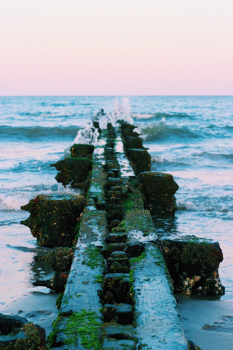 z3swim's tweet photo. Buckroe Beach, Hampton, VA https://t.co/iV2qNBZ2r1