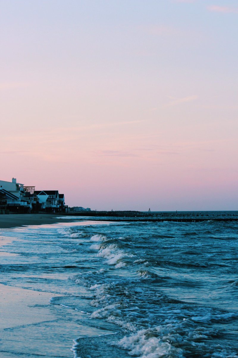 z3swim's tweet photo. Buckroe Beach, Hampton, VA https://t.co/iV2qNBZ2r1