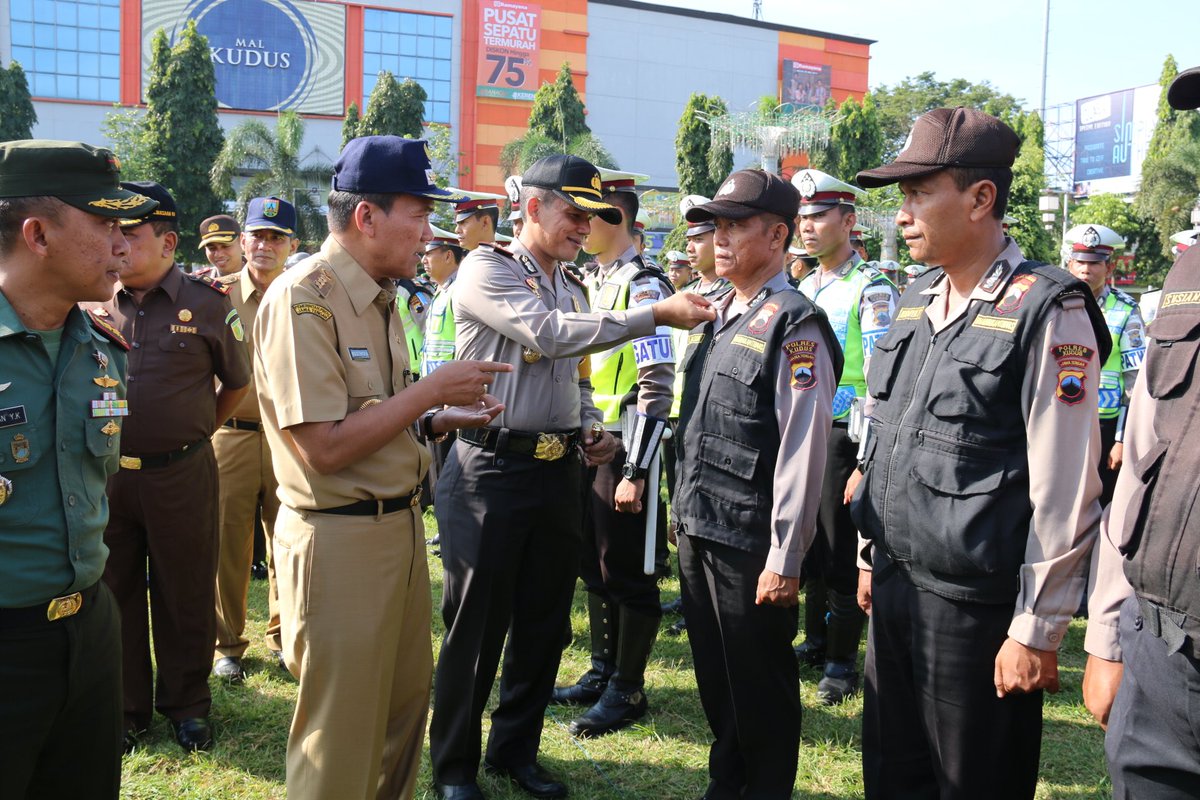 Mudik lebaran hrs bahagia. Kami layani pemudik utk singgah d Kudus.
#apelRamadniyaCandi
#lebaranBahagia
@humasreskudus1 <a href="/KODIM0722/">Kodim 0️⃣7️⃣2️⃣2️⃣/Kudus</a>
