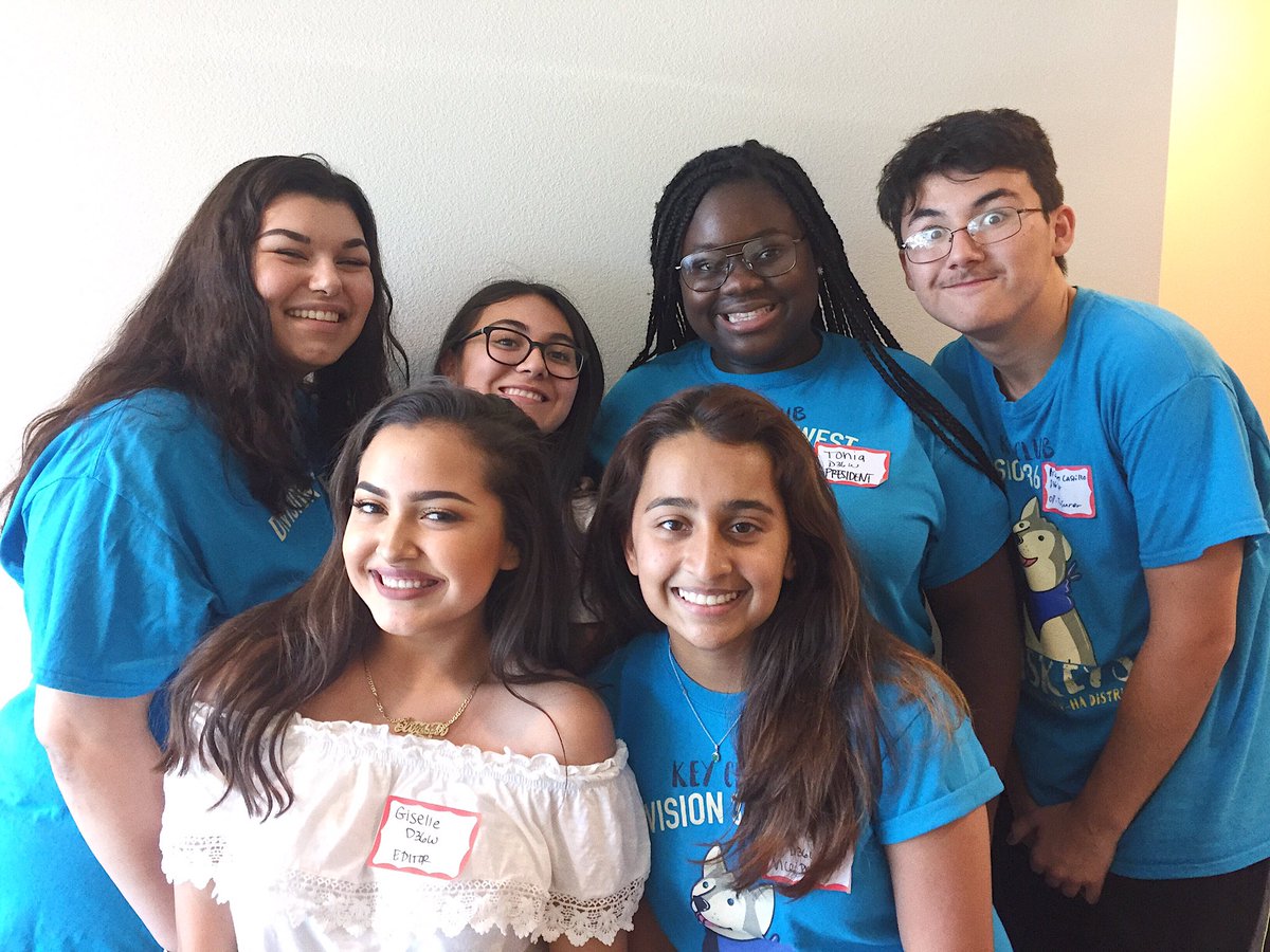 summithsKC's tweet photo. 2017-18 Officers at this years OTC! 🐝✨ #d36w https://t.co/g1W6AdRmEV