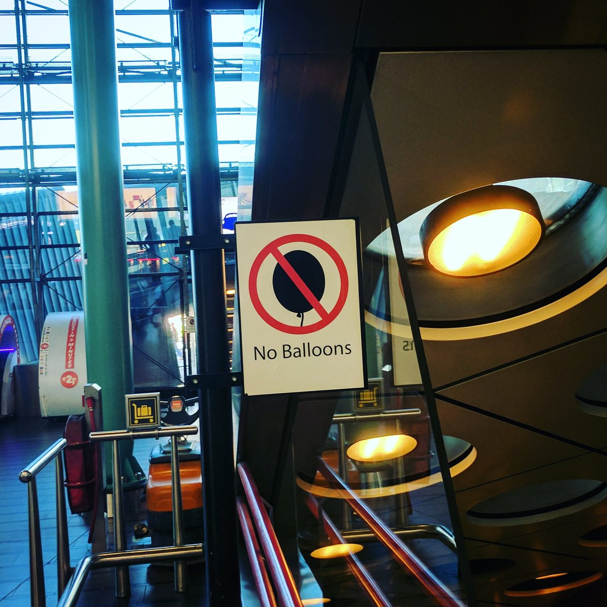 Sign at Schiphol airport says “No Balloons”
