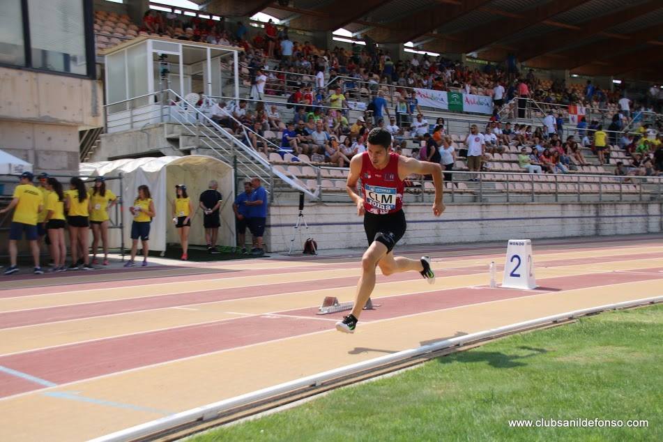 En Ciudad Real Álvaro fue 14º en peso con 12,45 m. <a href="/sergyy_97/">Sergio</a> 16º en 400 m vallas con MMP de 56"29. Gracias a <a href="/ATLSANILDEFONSO/">Soliss-Club Atletismo San Ildefonso</a> por las fotos