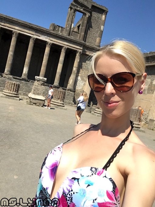 Sunny day in Pompei. You should all visit as well so we could sweat together ;-) #italy #sightseeing<a href="/tag/italy"class="tags"><span>#italy</span></a><a href="/tag/sightseeing"class="tags"><span>#sightseeing</span></a><a href="/tag/pompei"class="tags"><span>#pompei</span></a>