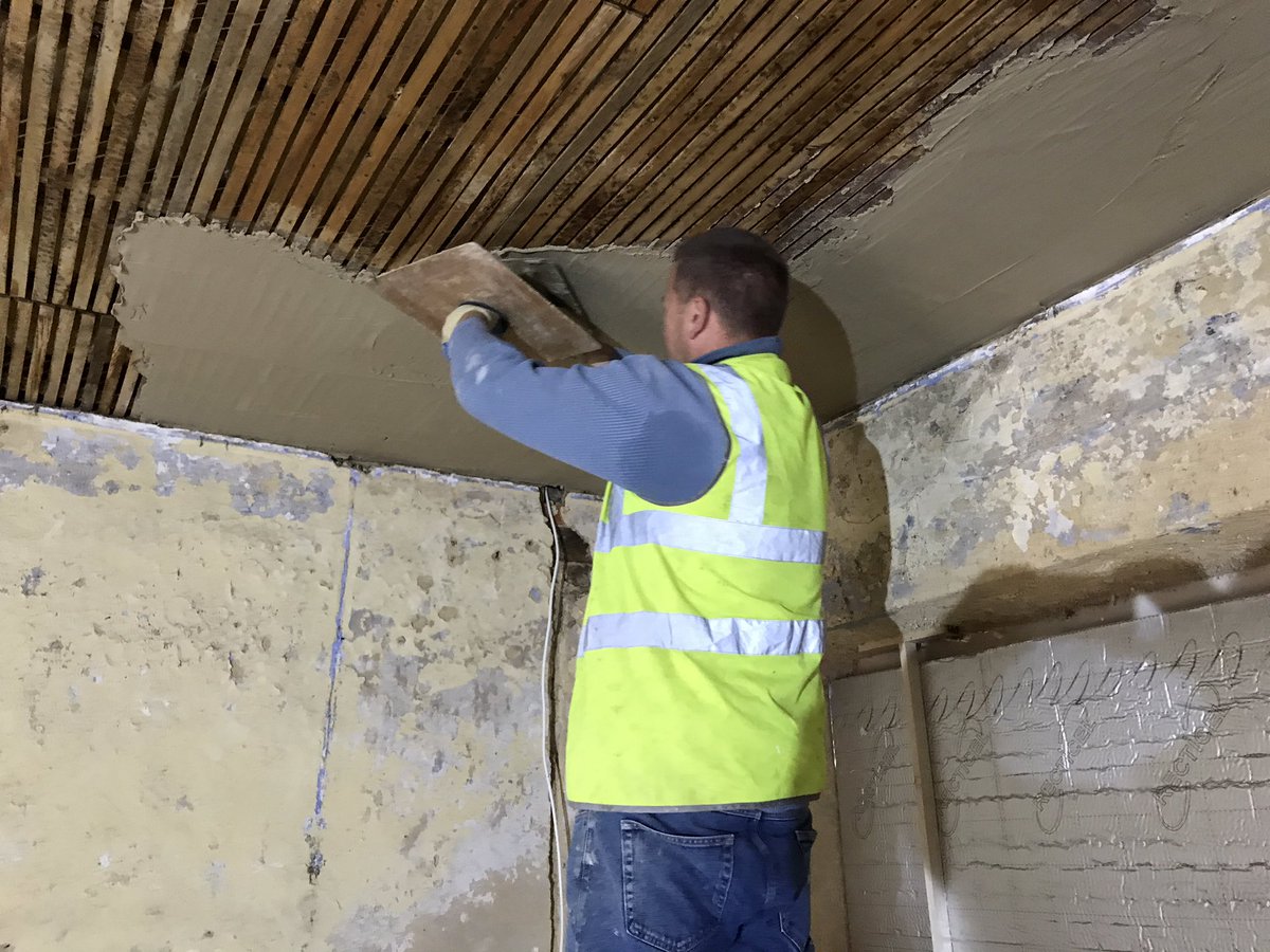 PlastererMark's tweet image. Meticulously re creating historic lime mortars at the stunning grade Knole House . Sustainable conservation and conservation.