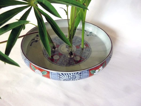 Milletさん Twitter પર ０円生け花 今朝 早くに近郊での花狩り ここんとこ當に 足 を使って花時期のタイミングを計り素人ながらに立華 和食器の内側の柄がきれいに見えるように剣山 スポンジは使わない 技術ほどの事ではないがチョット工夫が必要 私の