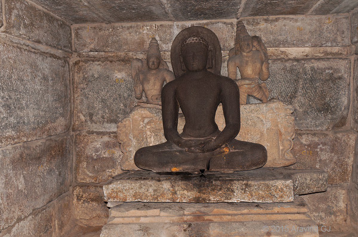 JainTemplesInd's tweet photo. #JainTemplesOfIndia Panchakuta Basadi, Kambadahalli 
Learn More: https://t.co/urztUNjX3B

#ExploreMoreWithUs #JainTemplesOfIndia https://t.co/jBz6BV1NYK