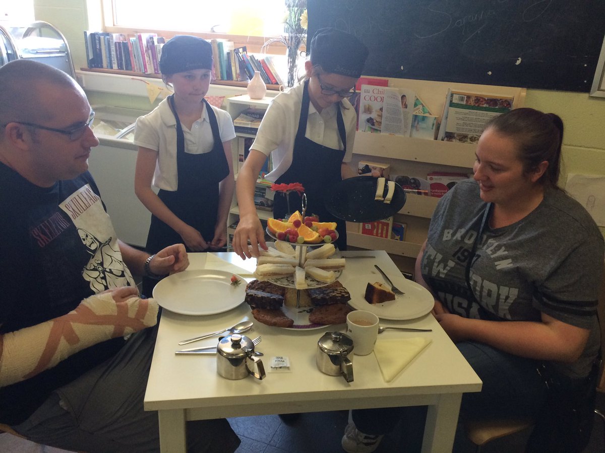 BeaniesClub's tweet photo. Afternoon tea for two..... Easter competition winner 🍰☕️ https://t.co/Z9MJqYsLUu