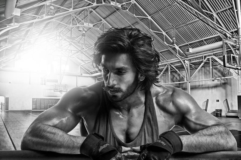 Filmipop's tweet photo. "Grind don't stop" - @RanveerOfficial shares a perfect #mondaymotivation mantra.๐ช https://t.co/orH8s6Cl8d