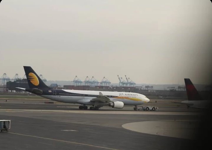 aaruushsrmist's tweet photo. Born To Fly

Jet airways has offered a life-time pass to baby born on board its flight from Saudi Arabia to Kochi.
#jetairways https://t.co/7kvnuuQXSf
