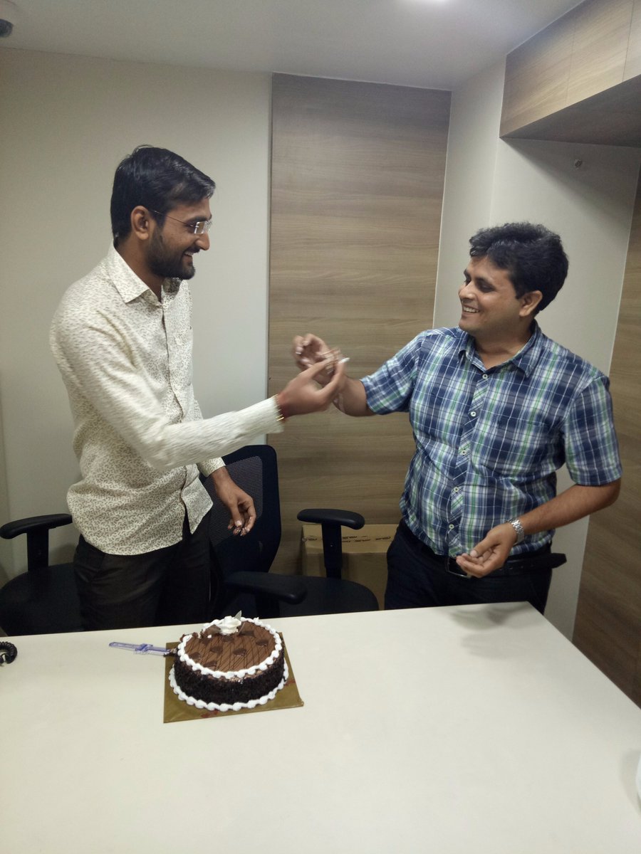 RawalIT's tweet photo. #KnowYourColleague
@RawalIT gets anodr guy in #Team 😎
Hardik Dungrani - #Android #Developer 
To see Our Vacancies: https://t.co/B5oiBhTPhc https://t.co/uwa9AhrrwW