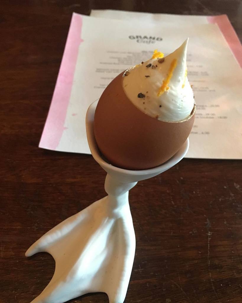 Andrew Zimmern tweet media