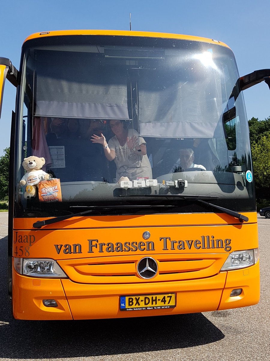 Het was weer 1 groot feest in de Toppers van Oranjebus#deze keer richting Nijkerk#Heerlijk genoten bij de t.v opnamens van ToppersvanOranje