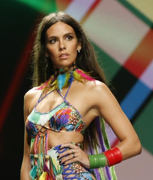 EFE_estilo's tweet photo. .@CristiPedroche protagonista de #GranCanariaSFW https://t.co/rjSt4KcvAO @GranCanariaMC #bikini #modabano https://t.co/EdJ4vK4rZz