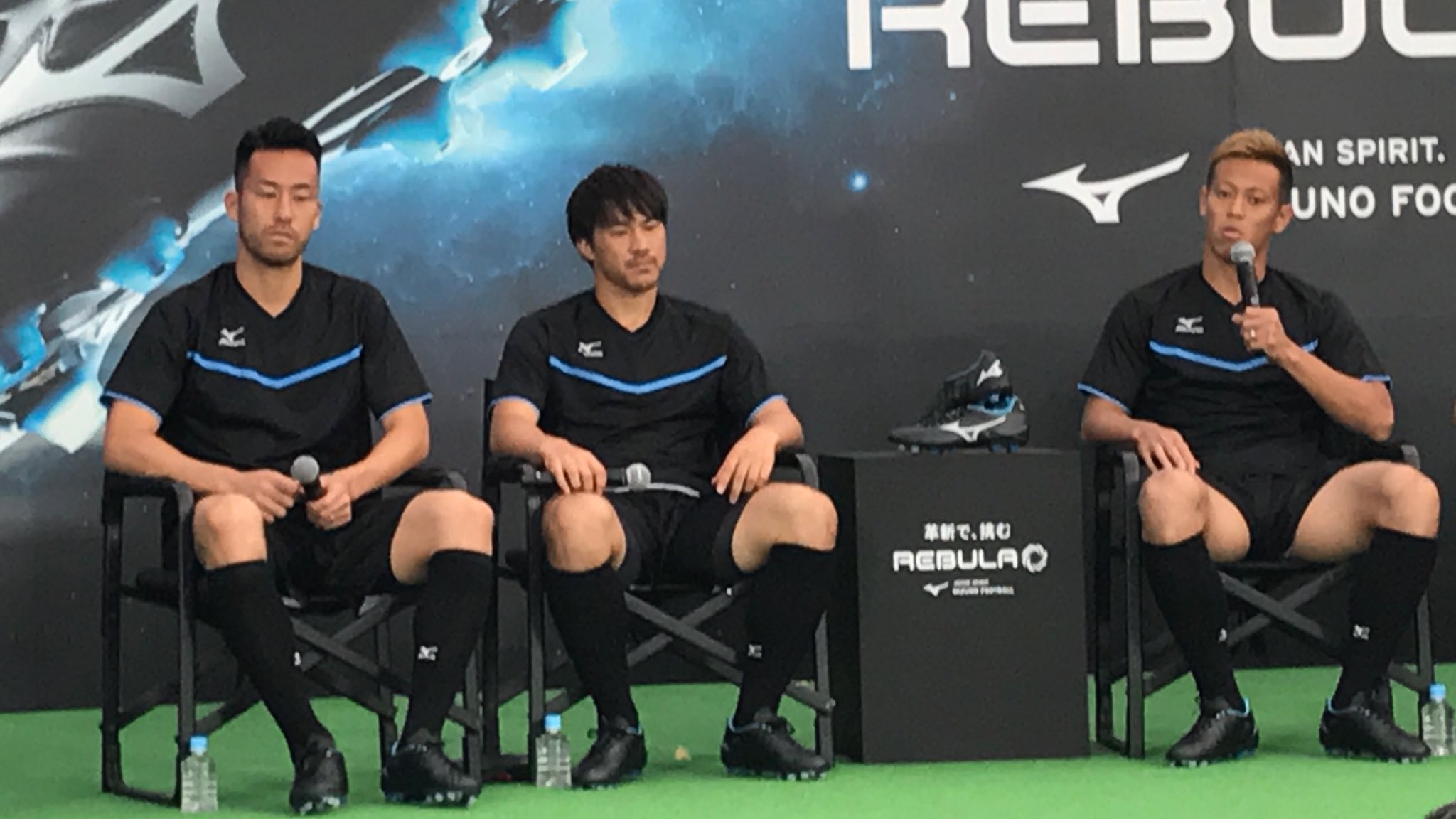 ট ইট র Kemari87 Kishispo Mizuno Rebula 発表会イベント速報 グリップの効いた 体の負担にならない動きのできる新設計スタッドが特徴 キシスポ Kemari87 レビュラ ミズノフットボール 吉田麻也 本田圭佑 岡崎慎司