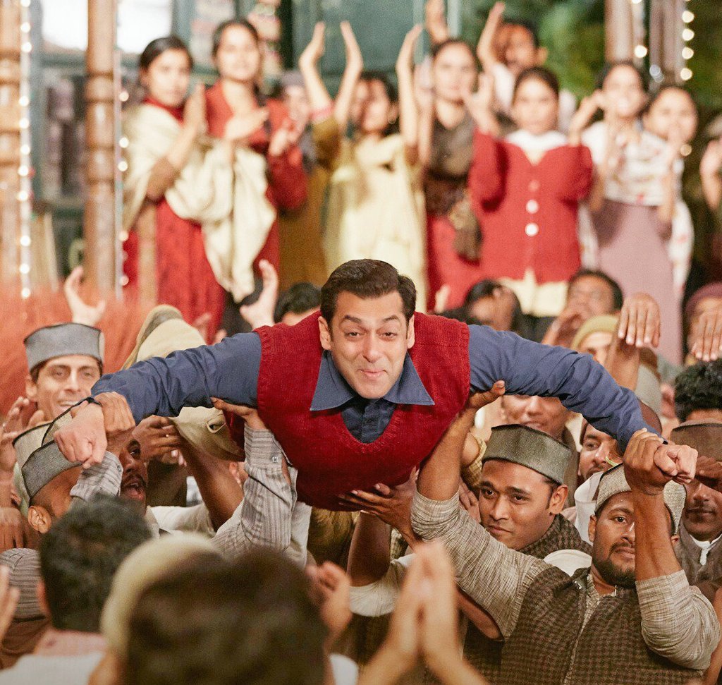 #4DaysToTubelight 😊