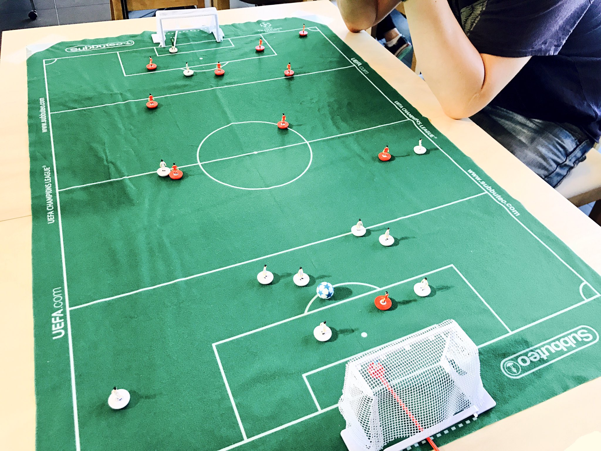 Gamecafe Attic おはじきサッカー Subbuteo 買いました おはじきでサッカー これ流行らせて大会やりたいので 皆さん遊びに来てください T Co Tqcrc0fem9 Twitter