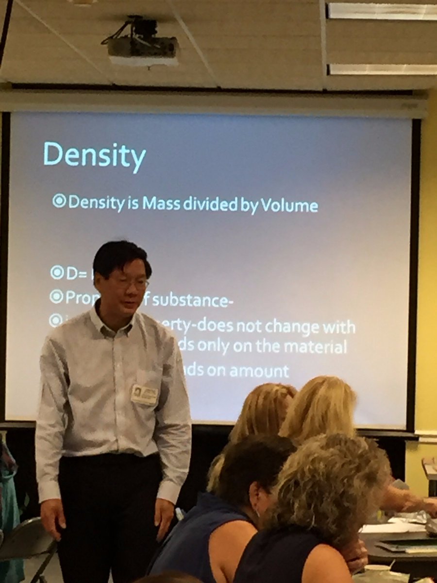 ManateeScience's tweet photo. Elementary teachers engaged in science with Dr. Chew - Inquiry Science #ELL&amp;Science @Manateeschools @debraestes https://t.co/utijG1Gkeg