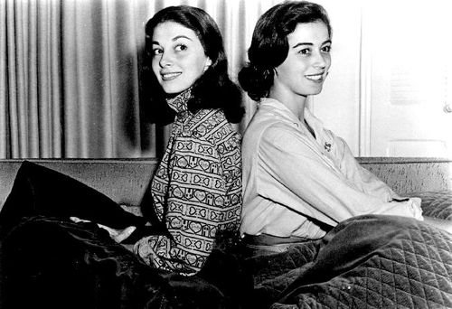 Happy 85th birthday to MARISA PAVAN. Pictured here with her twin PIER ANGELI (1932-1971). 