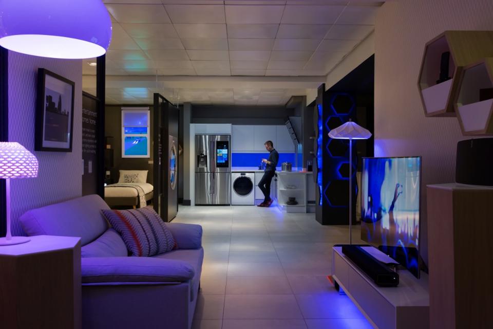 Sentios_Tech's tweet image. By 2020, there will be at least 4 internet-connected devices for every person on Earth - goo.gl/qA3wCK #FutureReady