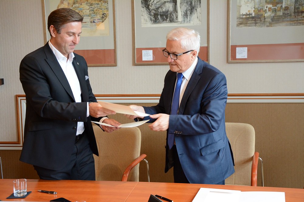 <a href="/PW_edu/">Politechnika Warszawska</a> i <a href="/URSUS_SA/">URSUS</a> łączą siły przy projekcie polskiego bezemisyjnego autobusu elektrycznego najnowszej generacji! bit.ly/2rMWhI3