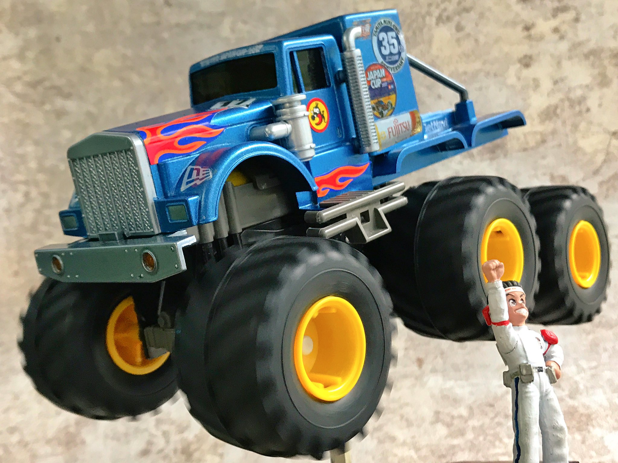 タミヤ　ミニ四駆　デコトラ　コンデレ車両 tamiya】Mini 4WD = It's not just about driving! - YouTube