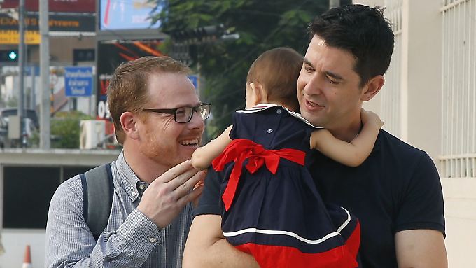 Panax_Center's tweet photo. There mustn't be any descrimination of being Parents!
#Love #Family #Happiness #PanaxCenter
#SorrogacyForGays https://t.co/K1if1HE4dv