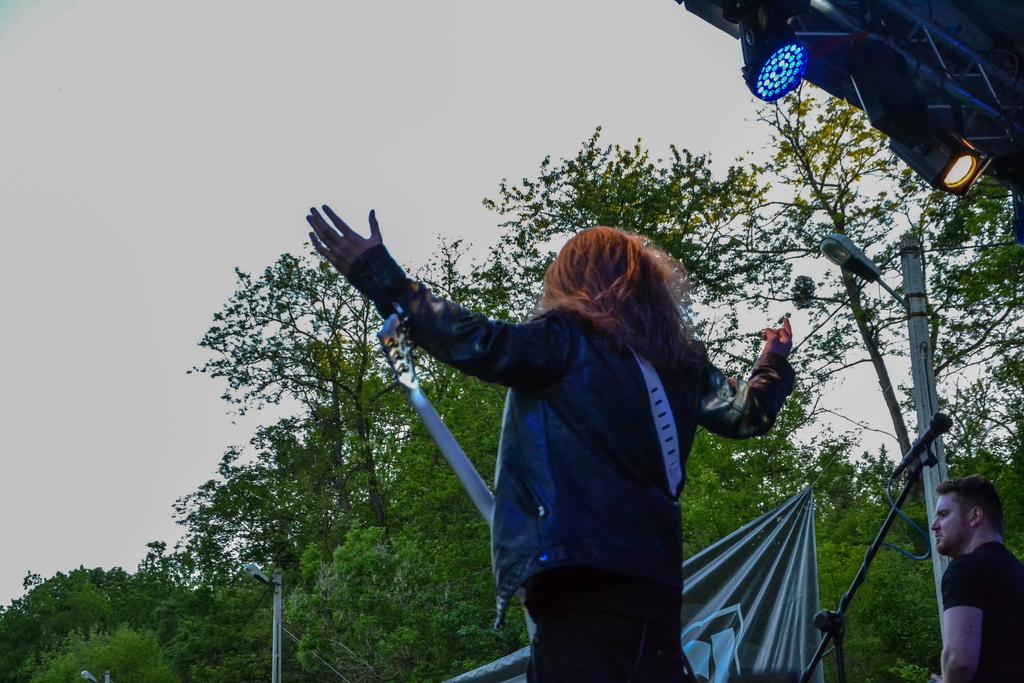 It's a little known fact that Konnars hands are filled with helium, he has to wrestle them down to play his guitar everyday #prayforkonnar