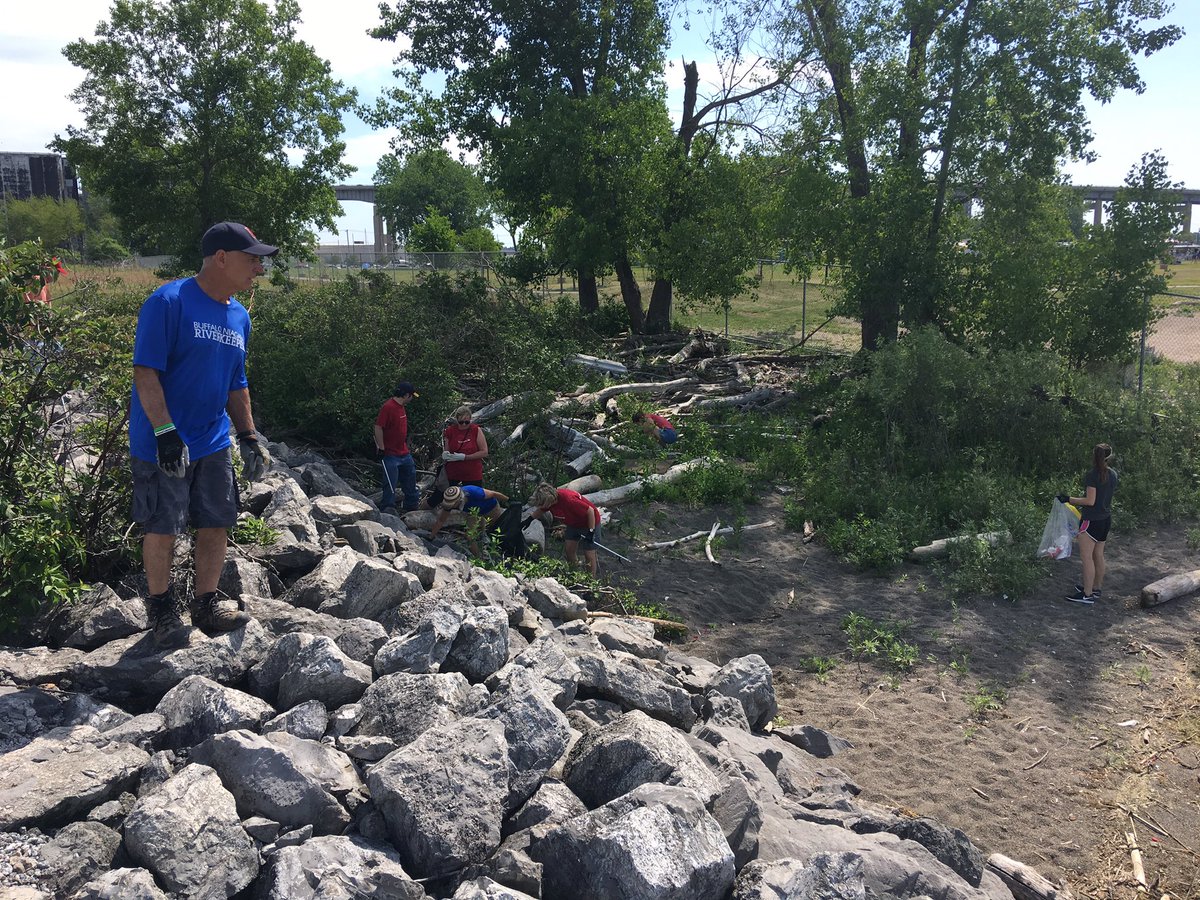 BNWaterkeeper's tweet photo. Thanks @BankofAmerica for your dedication to drinkable, fishable, swimmable water in WNY. Times Beach was 1 of 3 cleanup sites this weekendπ§ https://t.co/TMDlxuBIrc