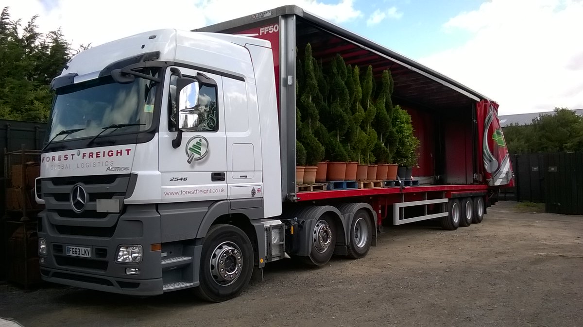 ForestFreight's tweet photo. Delivering to #RoyalAscot #ForestFreight #Logistics #RoyalAscot2017 https://t.co/6xhf9LEuqp