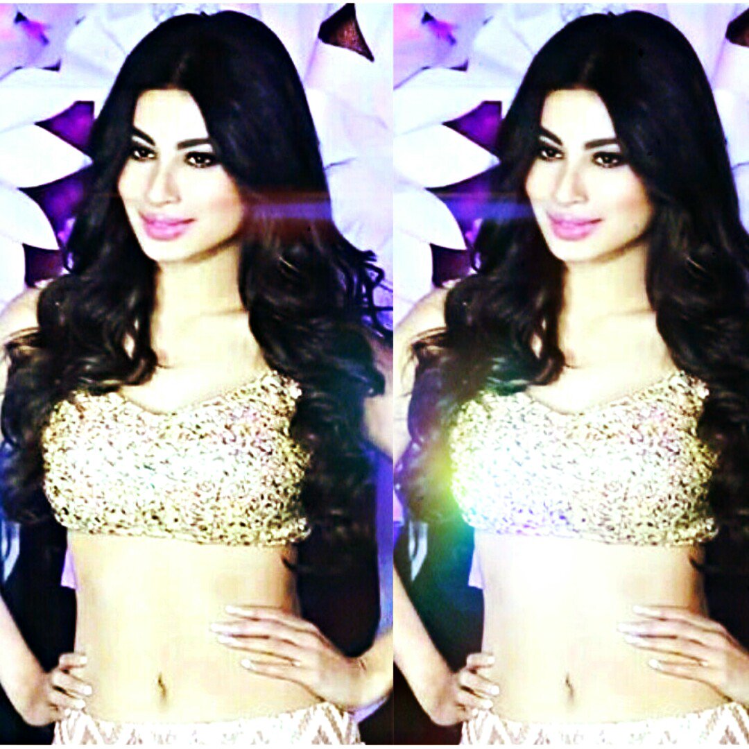 Rituchoubey_'s tweet photo. ❤Elegance is the only beauty that never fades💕 mouni di looking too good😘😘 &amp; smile😄😄😄 I luv uhh❤ https://t.co/GN6e3jebWp