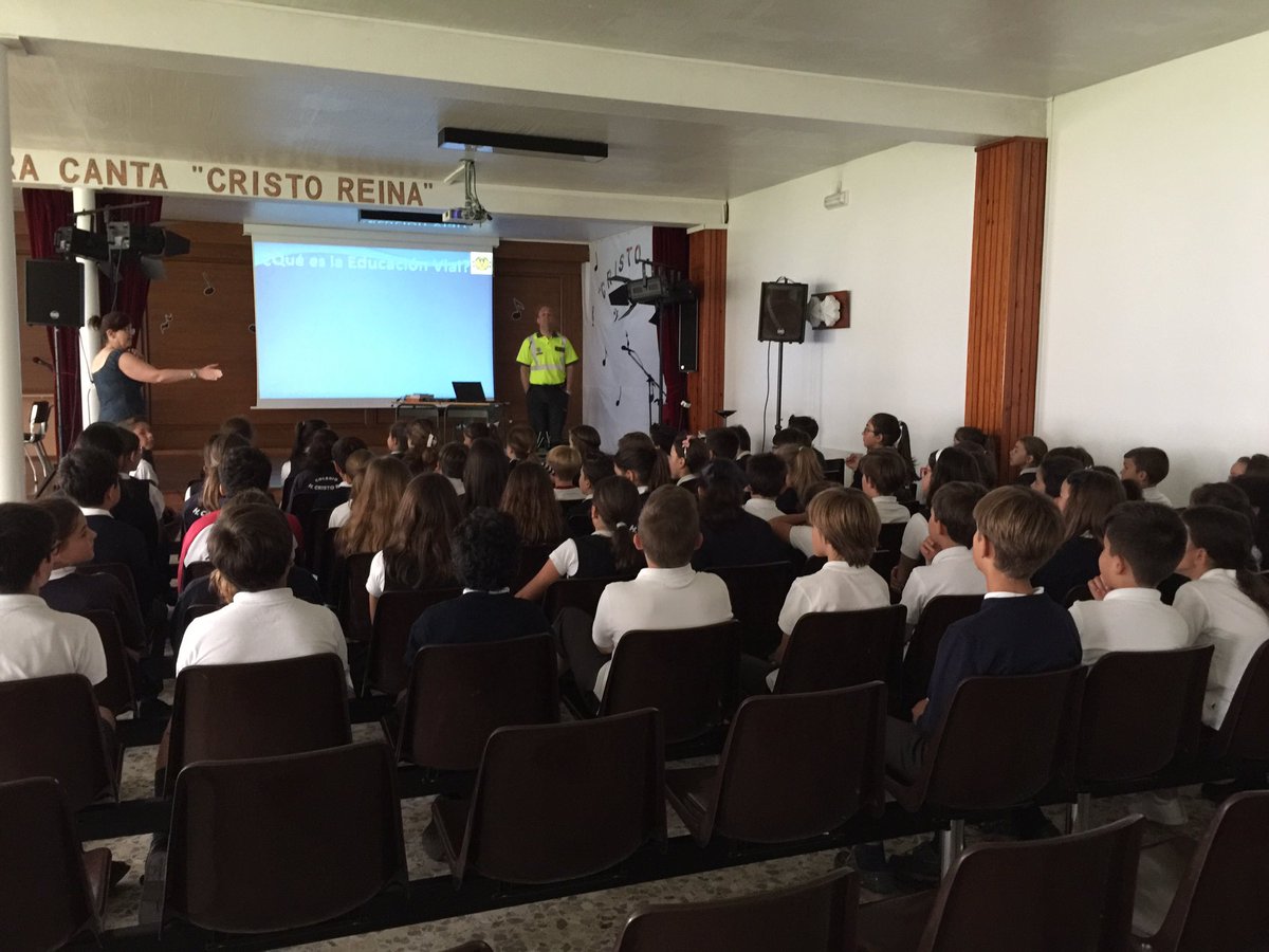 Hijas de Cristo Rey tweet media
