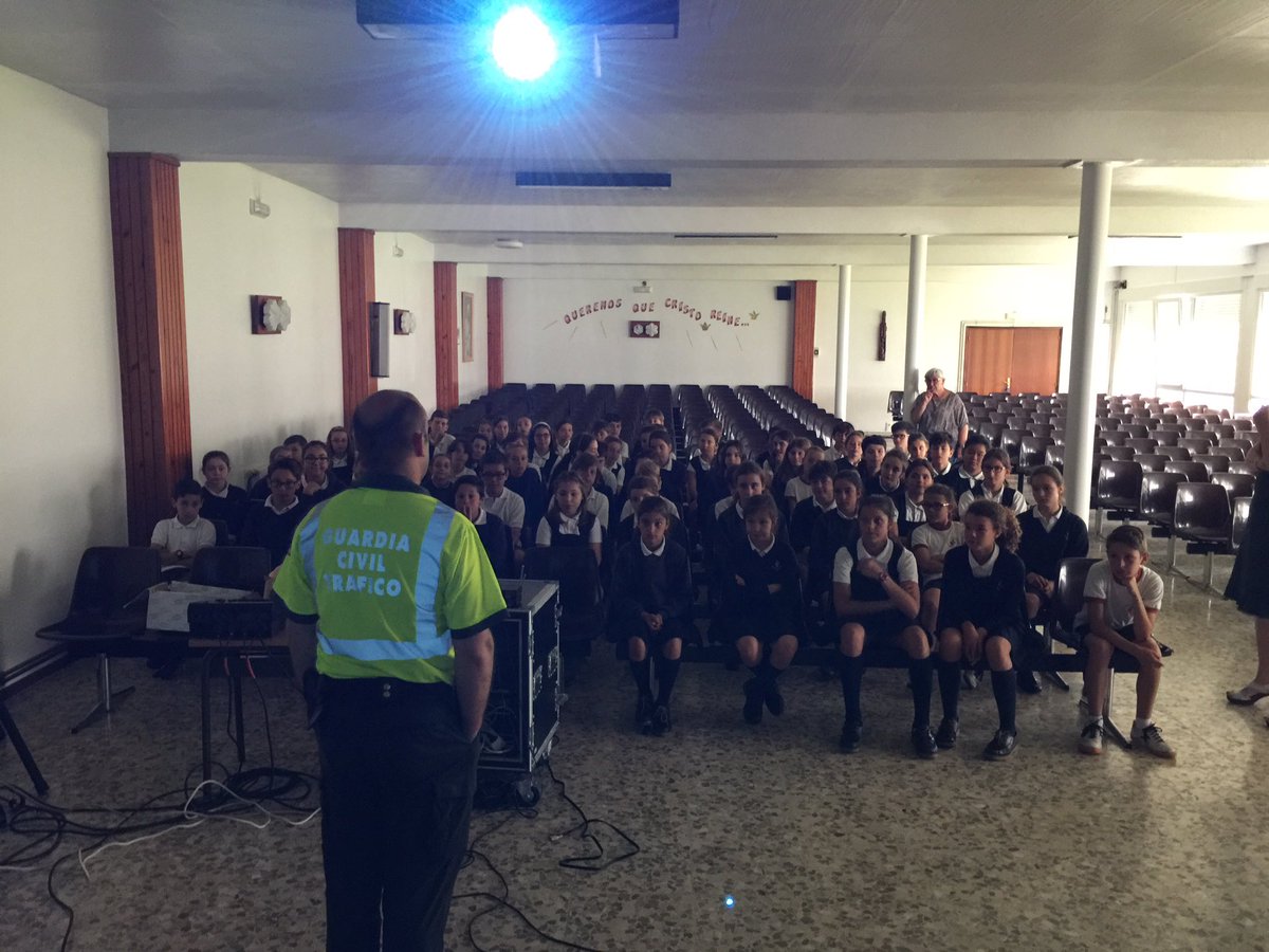 Hijas de Cristo Rey tweet media