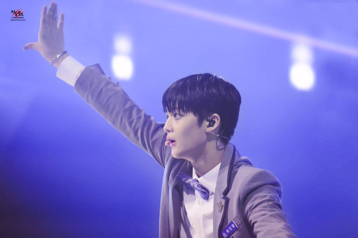 LittleWolf_0510's tweet photo. 170616 프로듀스101 시즌2 파이널 
#배진영 #진영 #프로듀스 #프로듀스101 #WANNAONE #워너원  take me to the sky~ https://t.co/5aG5EYOAtD