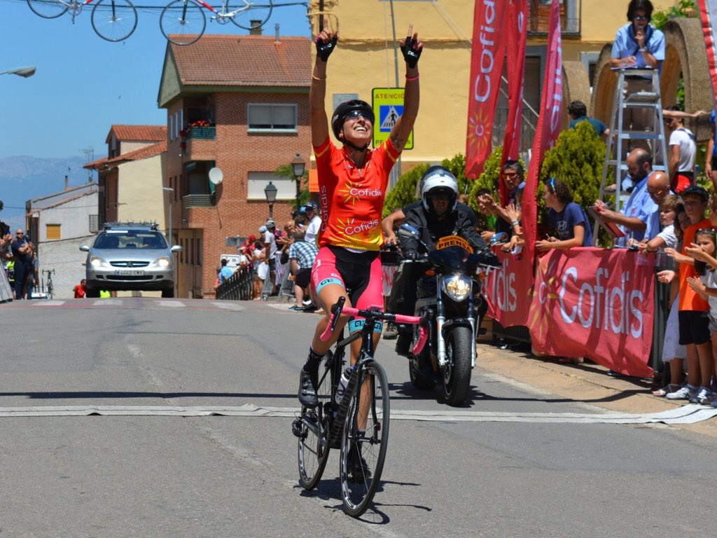 BizkaiaDurango's tweet photo. Un año de diferencia entre estas dos fotos de @mavi_at ganando en la #CdELaRioja. Espectacular 🤘💪 https://t.co/uxpv5rNgs3