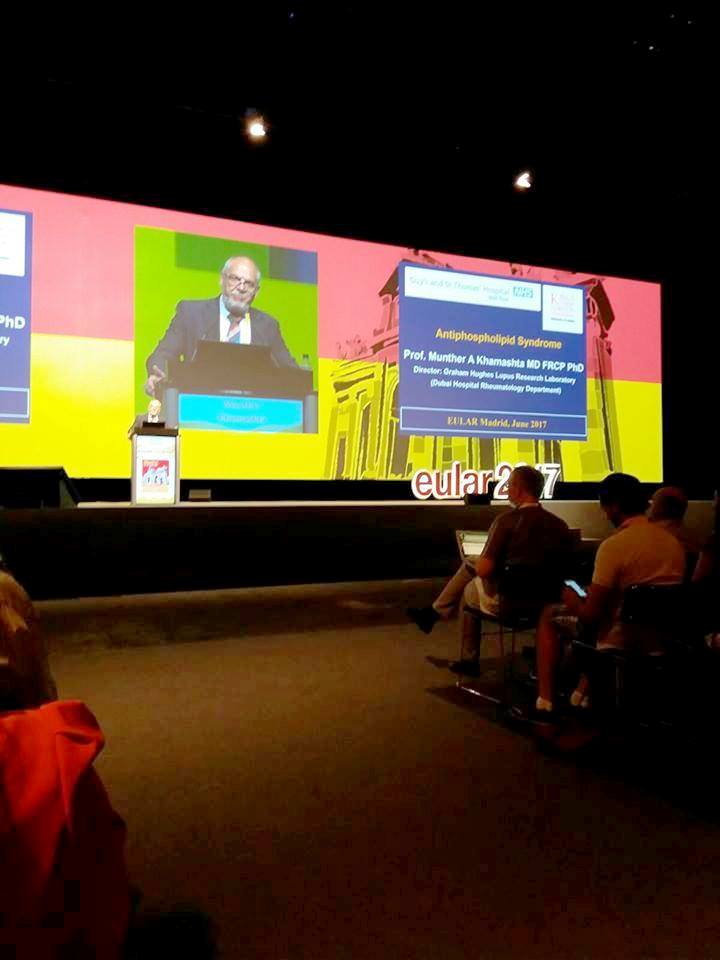SMurcianaReuma's tweet photo. El pr. Khamashta, que acompañó @SMurcianaReuma en Congreso la Manga-Hyatt en primera línea mundial en sindrome antifosfolipidico #EULAR17 https://t.co/fDu5badPNQ