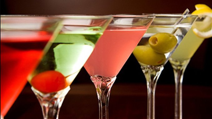 DarrenSweeney's tweet photo. It's 5 O'clock (PM) somewhere, right?  Happy #nationalmartiniday https://t.co/2PH3zgdOtl