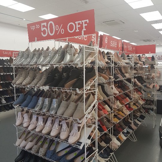 clarks shoes pavilions