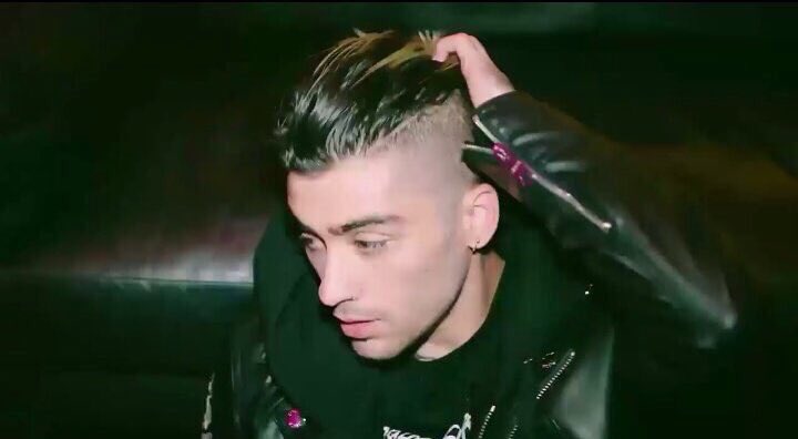 WWZaynUpdates's tweet photo. #ZAYNxVERSUS Shop here https://t.co/OXAeGVMfTQ https://t.co/PmYy6fJEcO