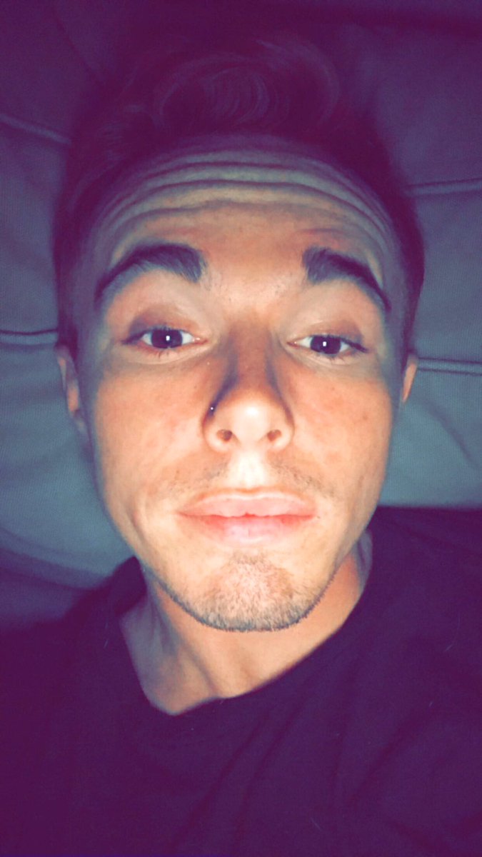 WhyteBihh's tweet image. Still think you mothafuckas should follow my gram💯💯