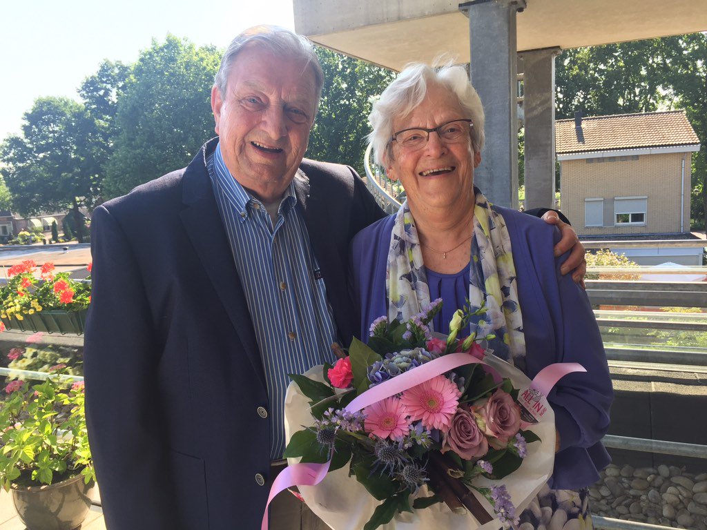 Feestelijke ontvangst door echtpaar Juffer-Sollie in IJsselmuiden. Zestig jaren getrouwd. Hartelijk gefeliciteerd!