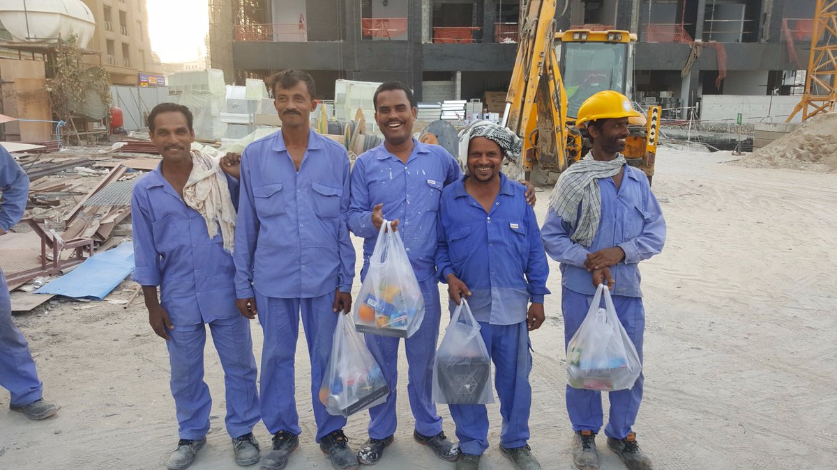 We are looking for 220 bags to fill with clothes &amp; Eid Gifts for #FillingTheBlues DM if you can help. PLs RT <a href="/GeordieArmani/">Geordie Armani</a> <a href="/MotiRotiMe/">Moti Roti</a>