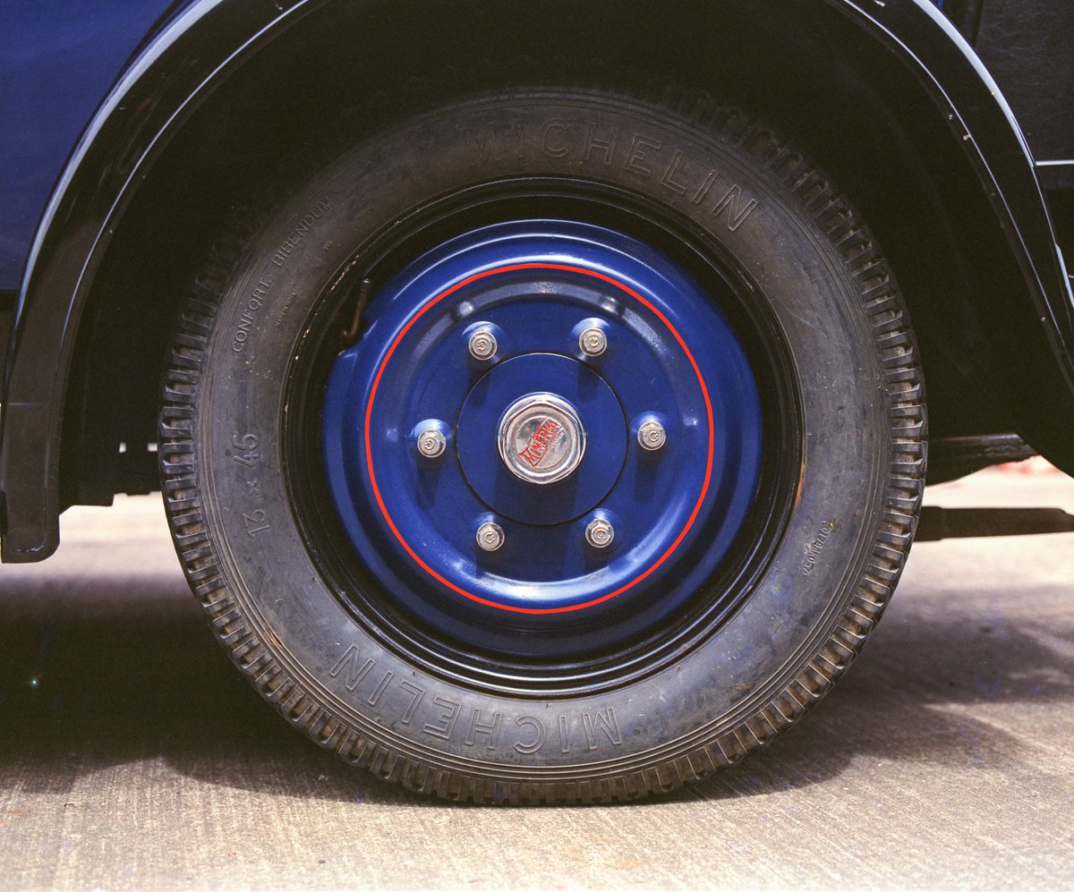 DirkBruyns's tweet photo. #Minerva, #oldtimer meeting #Rumst #Belgium, #mamiya #rb67 #agfa #ultra50 #homedeveloped #canoscan #8800f https://t.co/Aas0UYS8fs