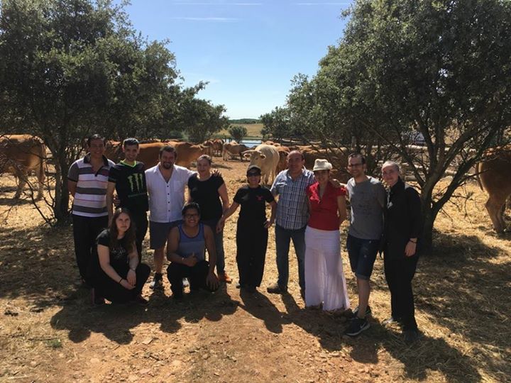 Ayer estuvimos de jornada de conciencia y formación con el equipo de sala y cocina #orgullodeequipo #ElBuey #arteencarne #jimenezdejamuz