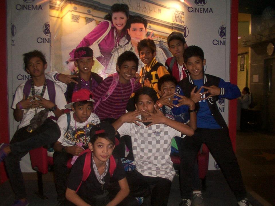simplejhemery's tweet photo. #Throwback ! π€babalik nalang ako kung saan ako naging masaya , π€‘ #Dance #Brethren #Nitrousimagecrew https://t.co/1dqNQkeoQs