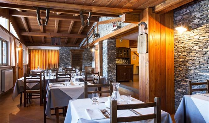 Discover Chalet Hotel Edelweiss next season...
🔥 Half price lift passes
🔥 Double group discounts
🔥 Free ski guiding
bit.ly/2sJWQaH